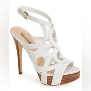 Guess White Kaesy Heels
Size 7 1/2